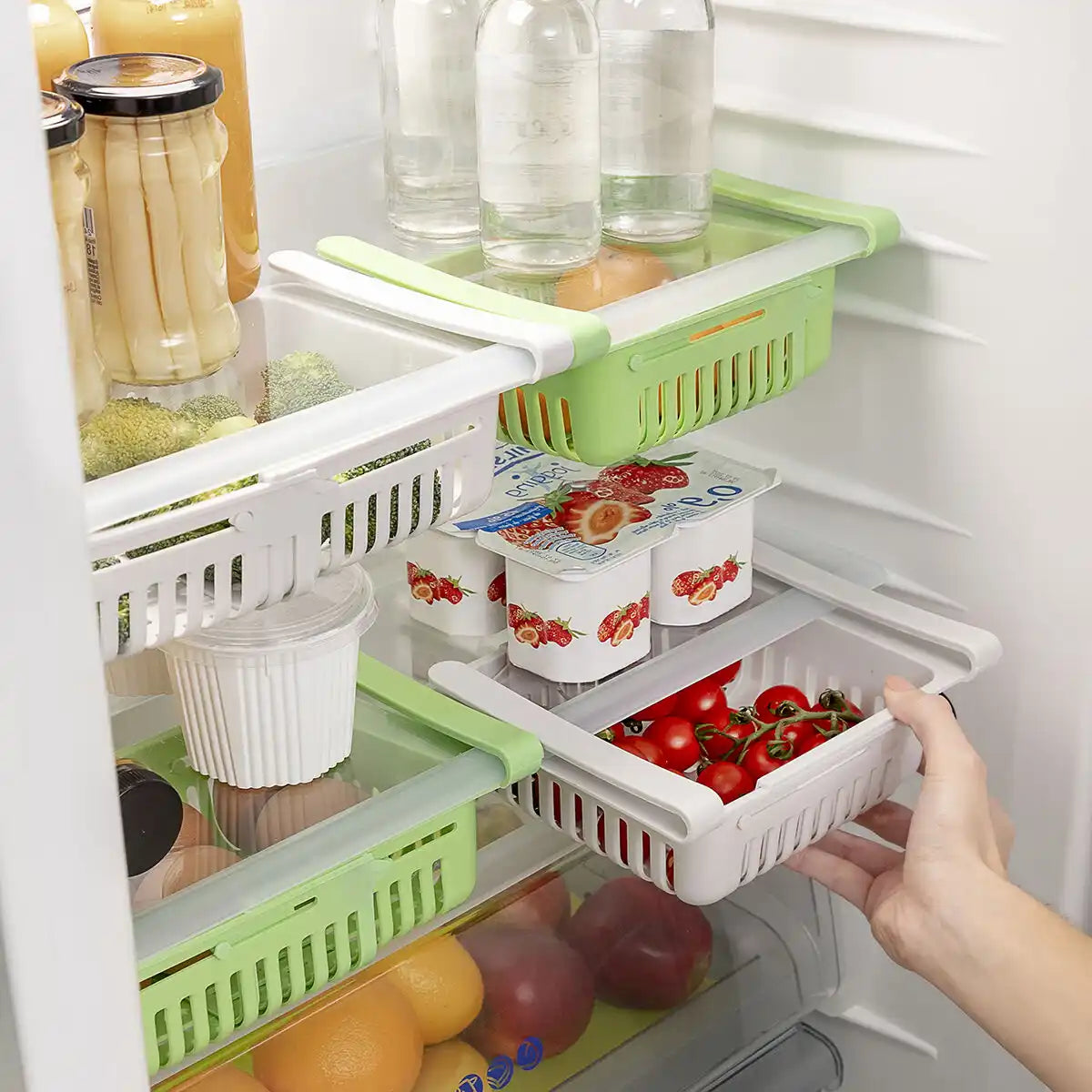 Justerbare kjøleskapsskuffer med tomater i seg