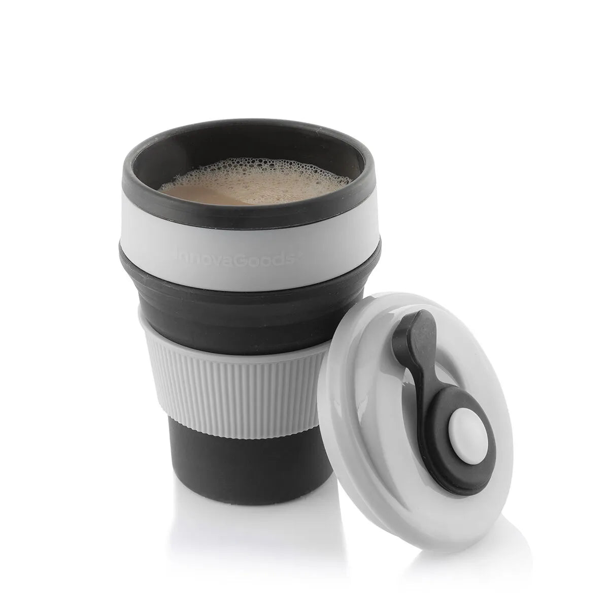 En smart sammenleggbar silikonkopp med varm kaffe