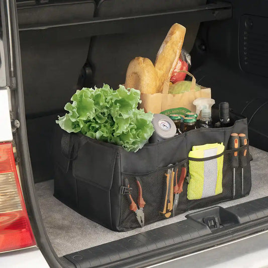 Organisator fylt med mat og verktøy på bagasjerommet