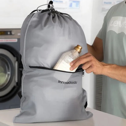 En praktisk lomme med glidelås for vaskemiddel